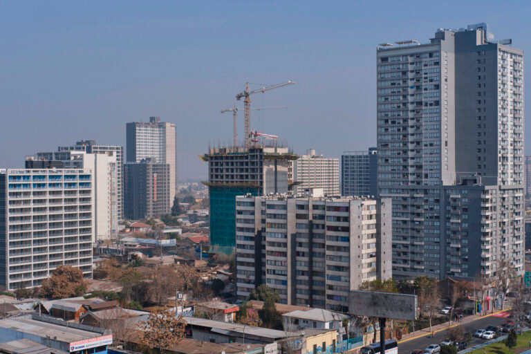 Vista interior de un departamento tipo 1 dormitorio y 1 baño, la tipología más ofrecida en la RM